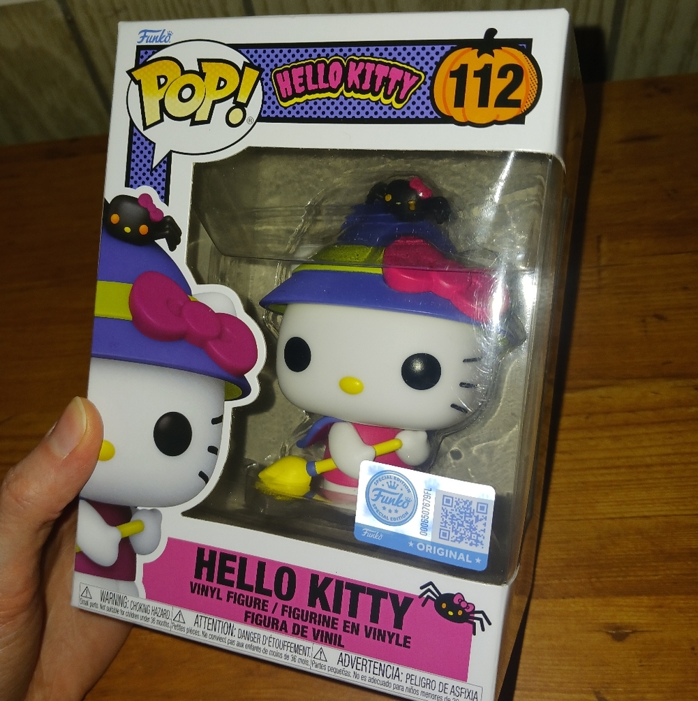 Funko Pop Hello Kitty Vinyl Figure - Halloween Witch #112 - Picture 2 of 5